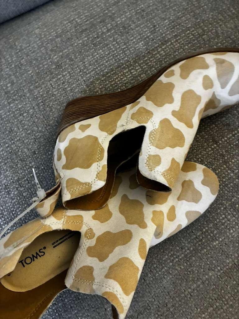 TOMS Kallie Women’s Wedge Booties Size 9 | Doe Cow Print Suede | Stylish Ankle Boots