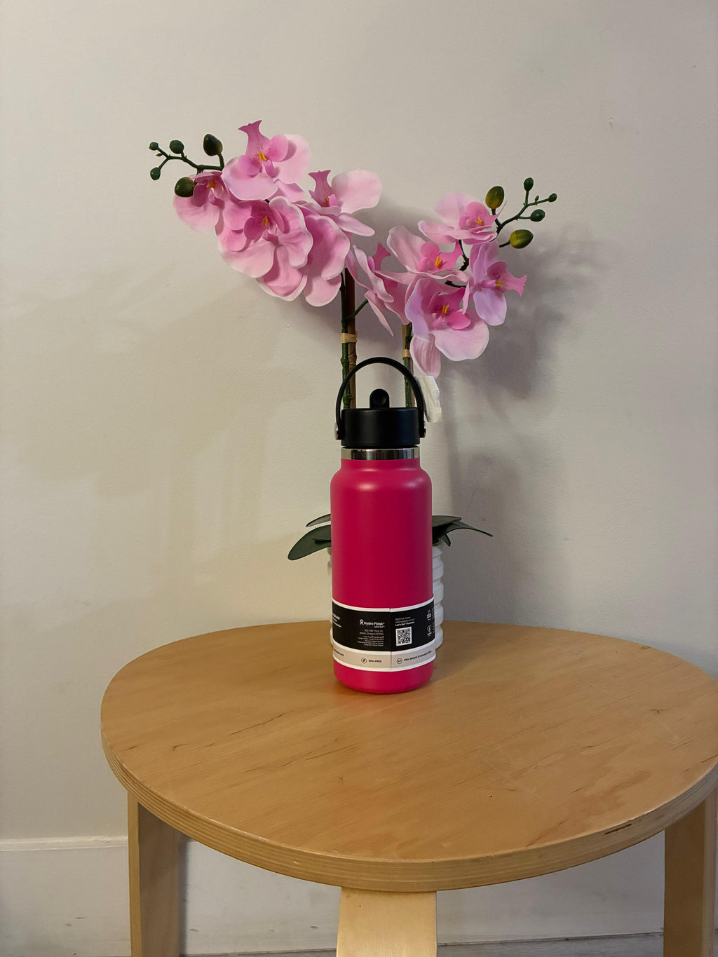 Hydro Flask 32oz wide mouth water bottle in vibrant pink